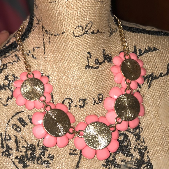 J CREW PETAL FLOWER STATEMENT NECKLACE - Picture 5 of 7